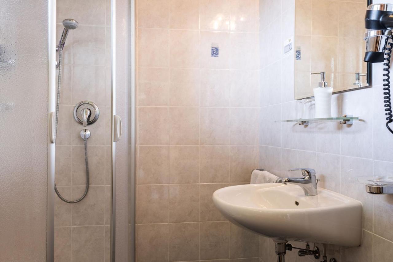 Bed and Breakfast Garni Schorneck Brunico Exterior foto